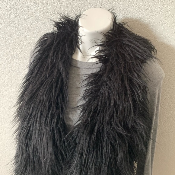 CAbi Shaggy Faux Fur Black Vest Size XS - Picture 3 of 8